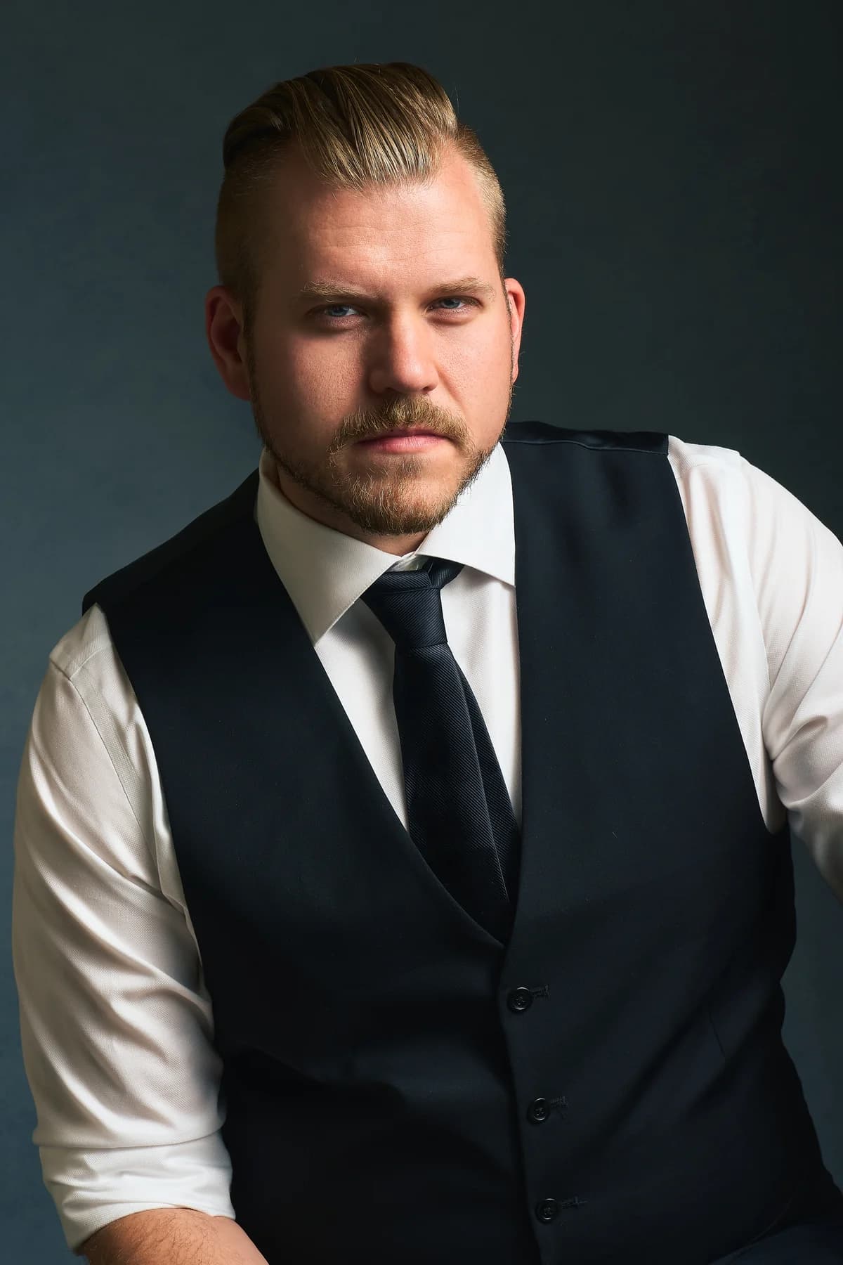 Jordan Roepke — cinematic senior portrait photographer in Murfreesboro, Tennessee