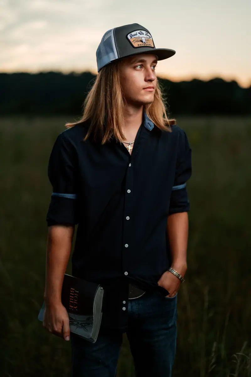 Senior portrait with expressive, bold framing